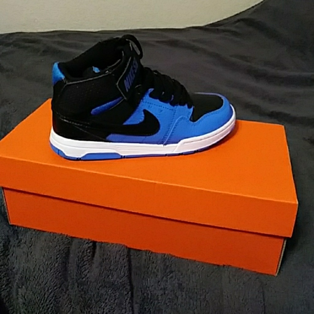 Boys shoes